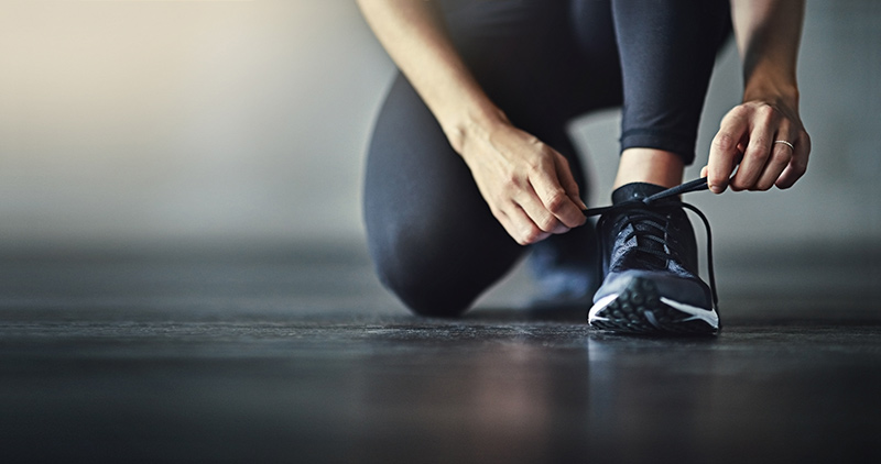 runner tying shoe GettyImages-618982838 runner tying shoe GettyImages-618982838